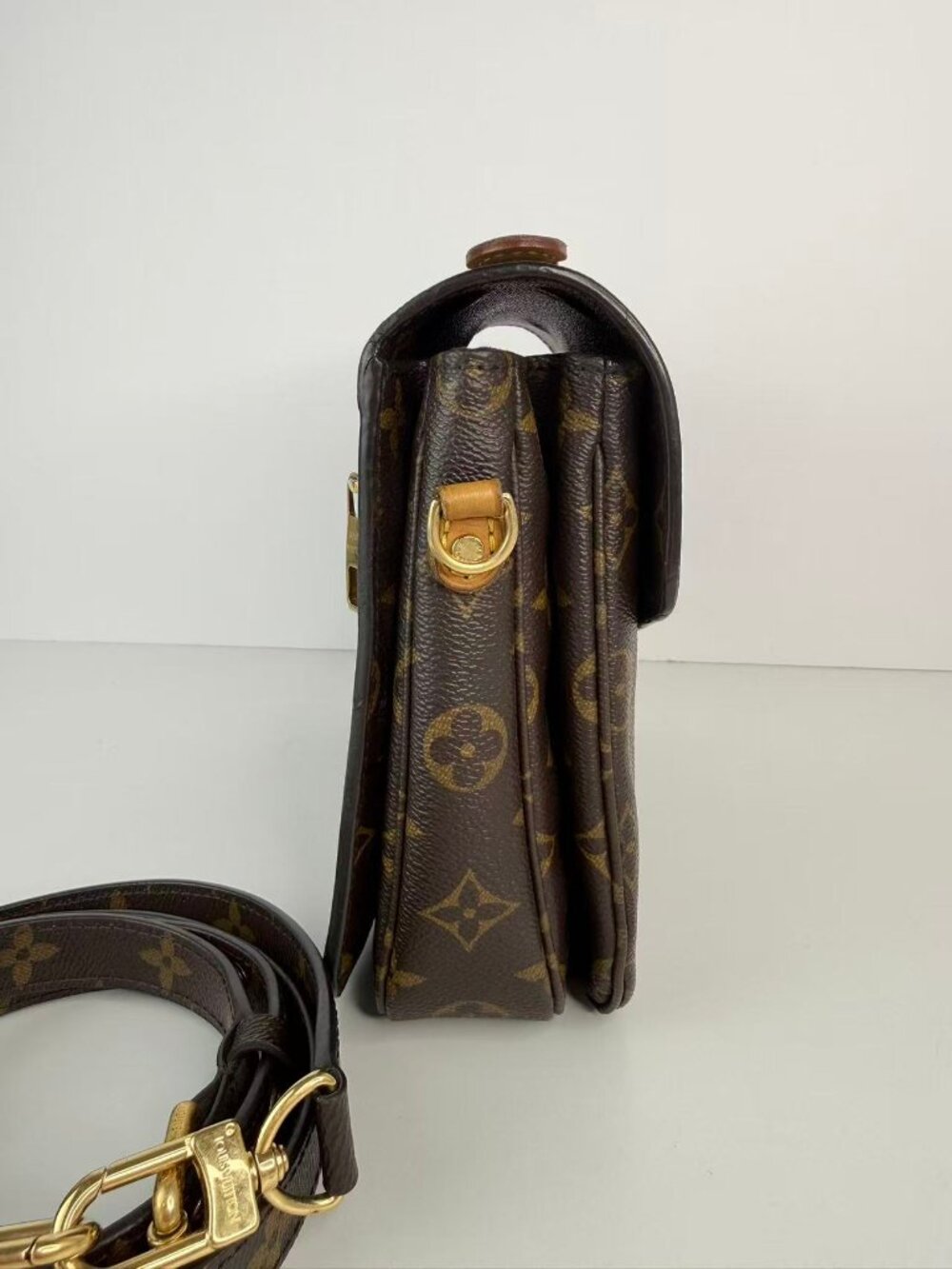 Louis Vuitton Pochette Metis - Picture 4 of 13